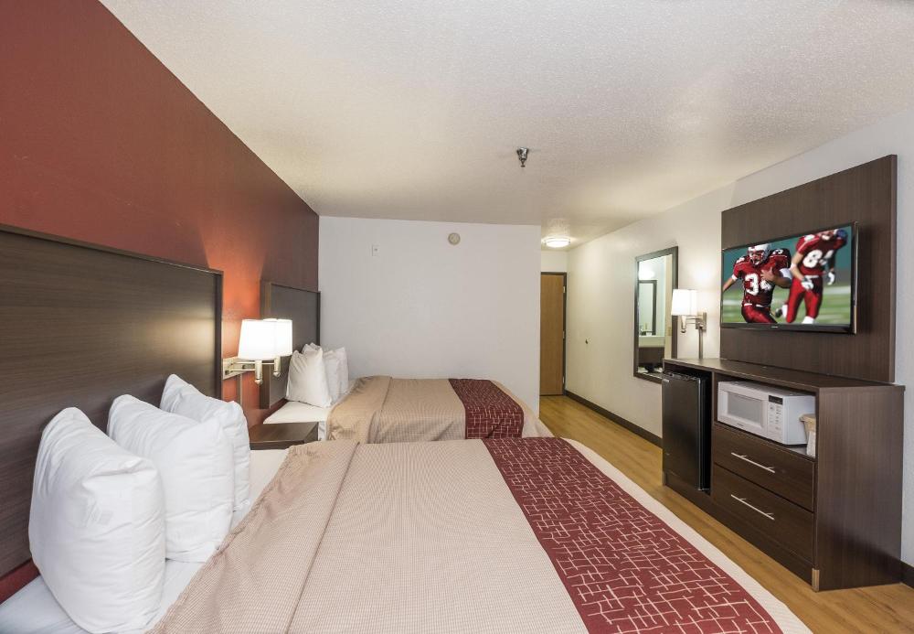 Deluxe Room with Two Queen Beds Disability Access Roll-In Shower Non-Smoking interior